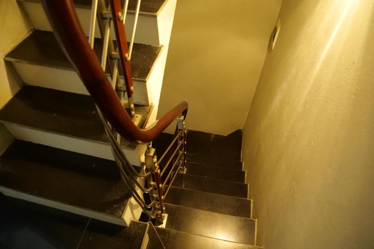 Centre Alley House & Travel Hanoi Esterno foto